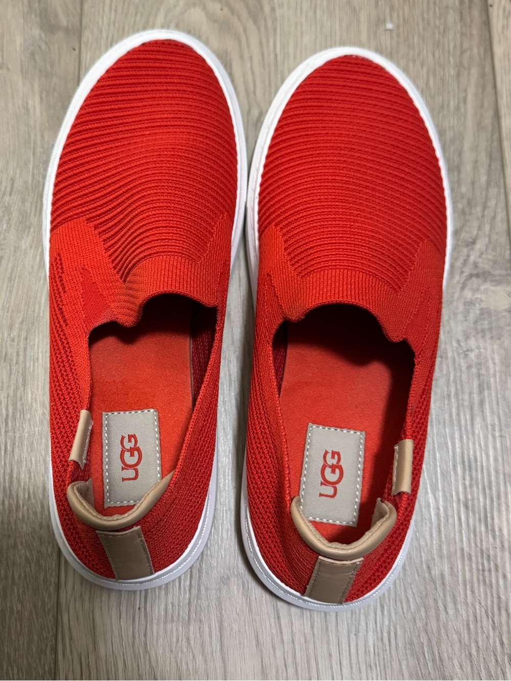 UGG Women's Alameda Sammy Sneaker Red Pepper Sz. 8.5 Slip-On - Picture 4 of 7